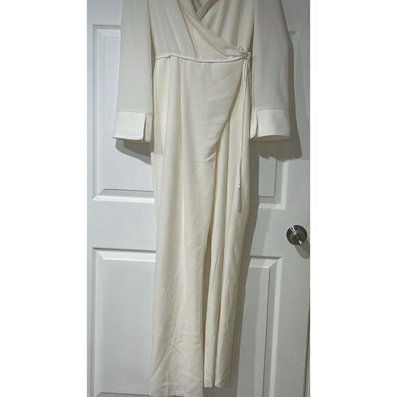 Cinq a Sept Ivory Holiday Macie Wrap Jumpsuit Size 6 - Picture 12 of 12